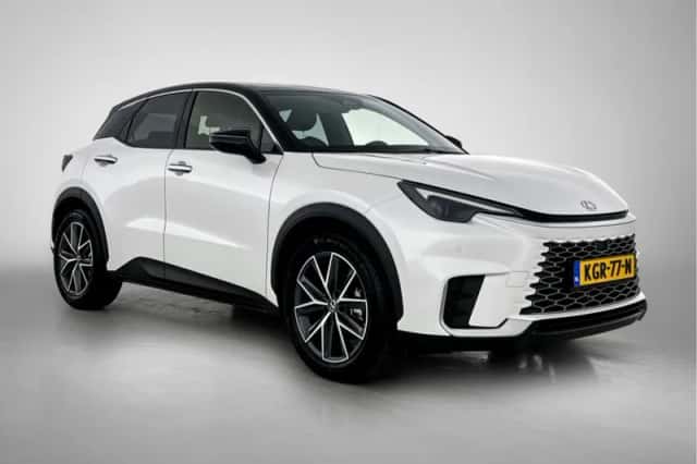 Lexus LBX (2024) thumbnail 12