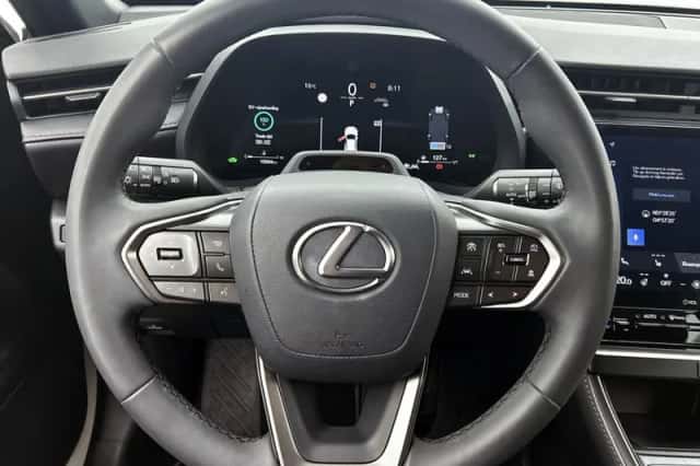 Lexus LBX (2024) thumbnail 17