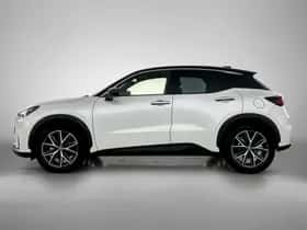 Lexus LBX (2024) thumbnail 3