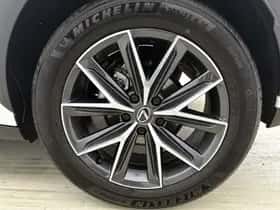 Lexus LBX (2024) thumbnail 22