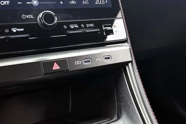 Lexus LBX (2024) thumbnail 23