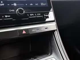 Lexus LBX (2024) thumbnail 23