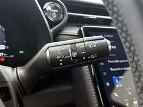 Lexus LBX (2024) thumbnail 25