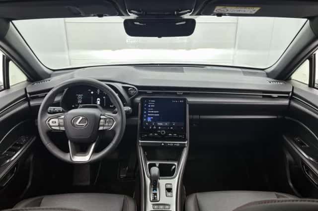 Lexus LBX (2024) thumbnail 4