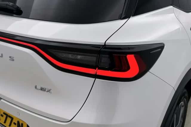 Lexus LBX (2024) thumbnail 32