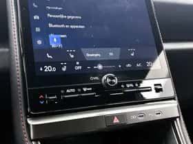Lexus LBX (2024) thumbnail 9