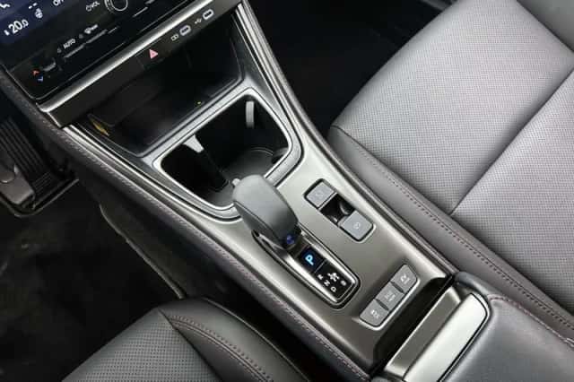 Lexus LBX (2024) thumbnail 10