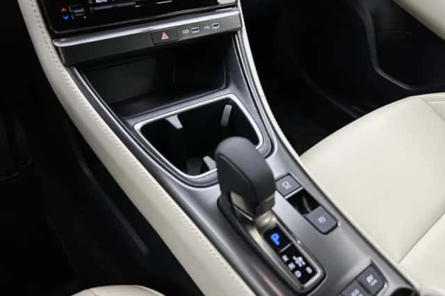 Lexus LBX (2024) thumbnail 11