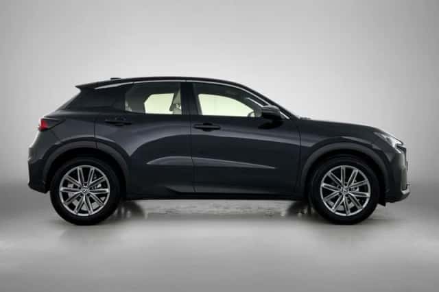 Lexus LBX (2024) thumbnail 12