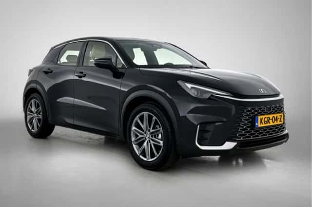 Lexus LBX (2024) thumbnail 13