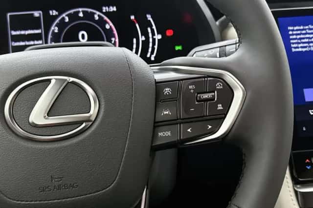 Lexus LBX (2024) thumbnail 15