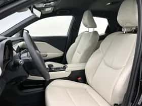 Lexus LBX (2024) thumbnail 16