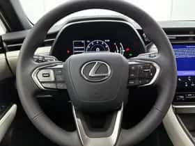 Lexus LBX (2024) thumbnail 18