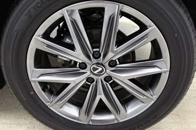 Lexus LBX (2024) thumbnail 23