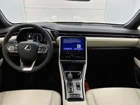 Lexus LBX (2024) thumbnail 4