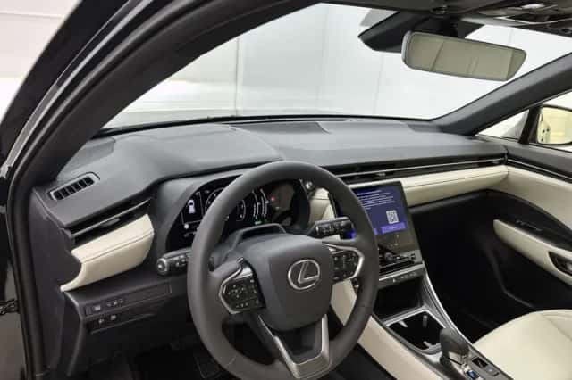 Lexus LBX (2024) thumbnail 32