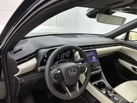 Lexus LBX (2024) thumbnail 32