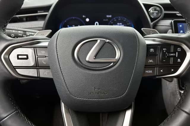 Lexus LBX (2025) thumbnail 17