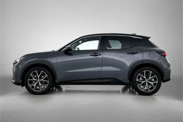 Lexus LBX (2025) thumbnail 3