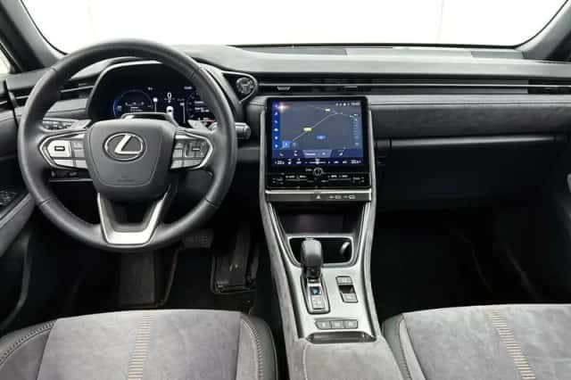 Lexus LBX (2025) thumbnail 4