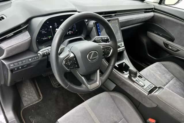 Lexus LBX (2025) thumbnail 36