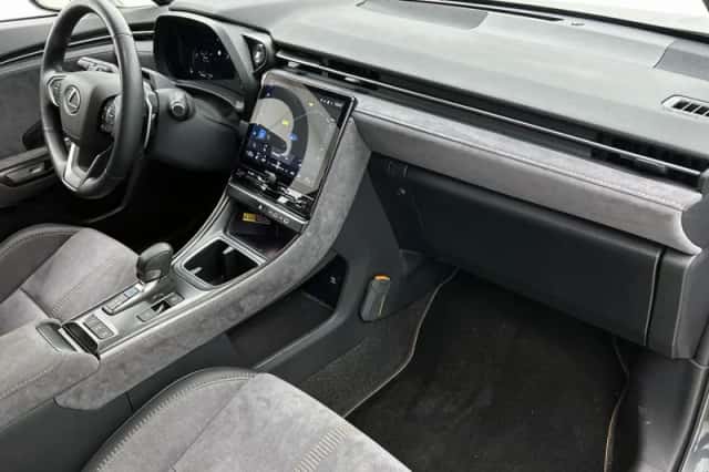 Lexus LBX (2025) thumbnail 6
