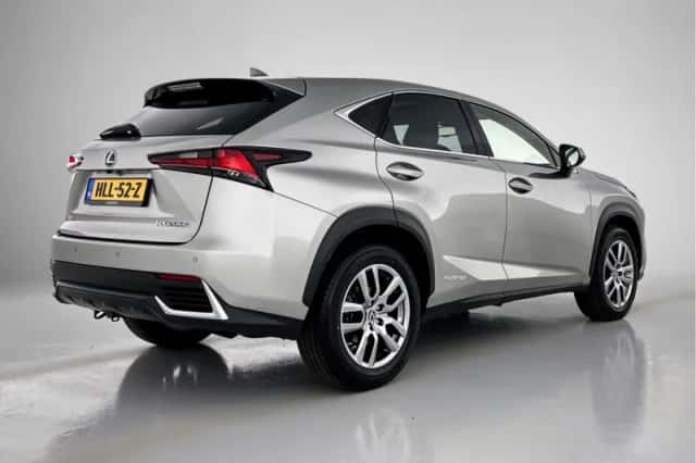 Lexus NX (2021) thumbnail 2