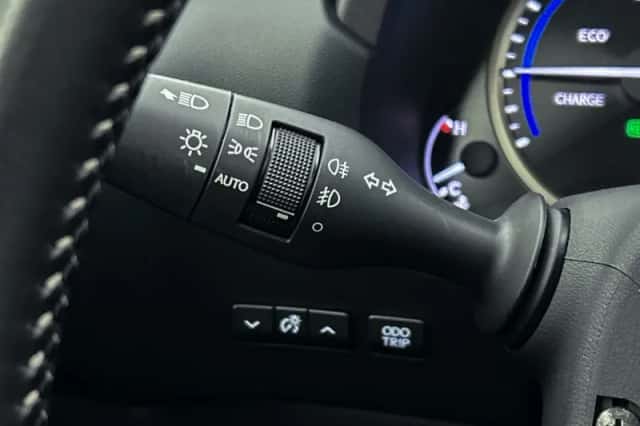 Lexus NX (2021) thumbnail 25