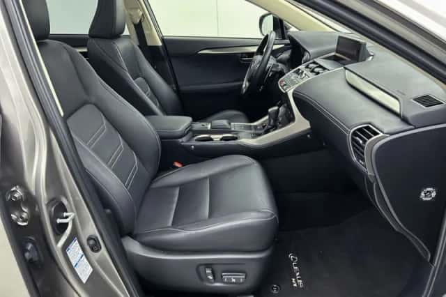 Lexus NX (2021) thumbnail 32