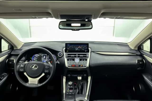 Lexus NX (2021) thumbnail 5