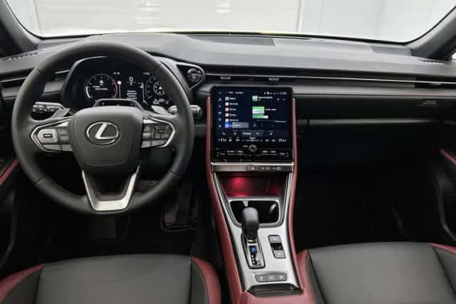Lexus LBX (2026) thumbnail 4