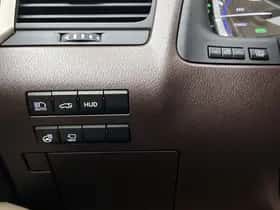 Lexus RX (2018) thumbnail 35