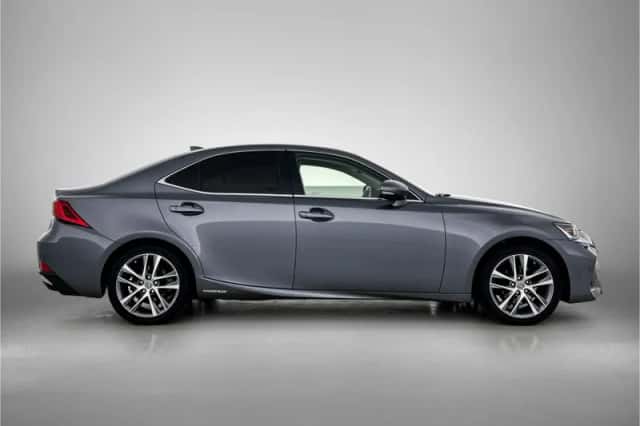 Lexus IS (2019) thumbnail 11