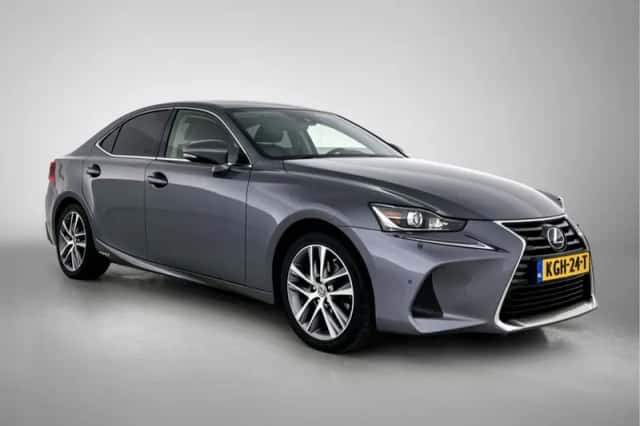Lexus IS (2019) thumbnail 12