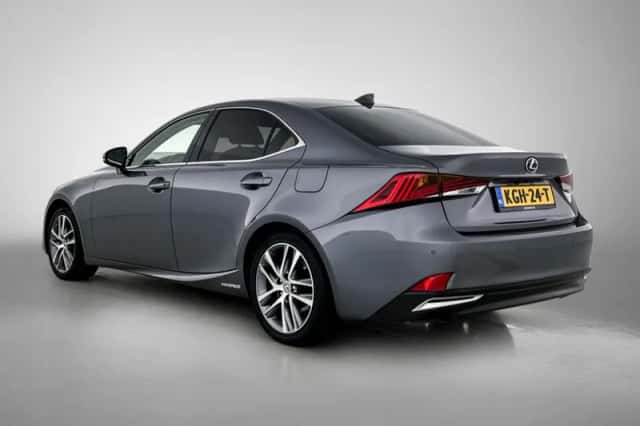 Lexus IS (2019) thumbnail 13
