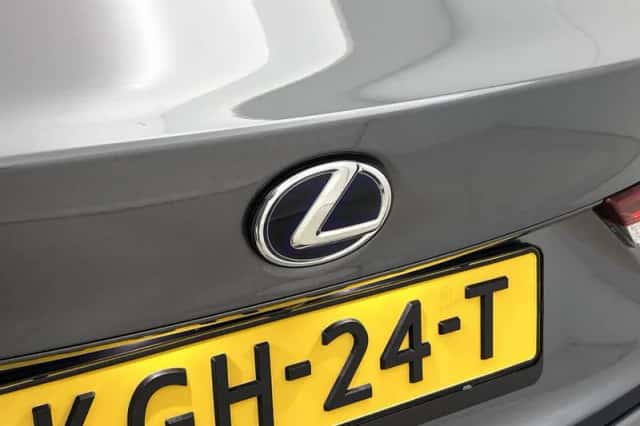 Lexus IS (2019) thumbnail 19