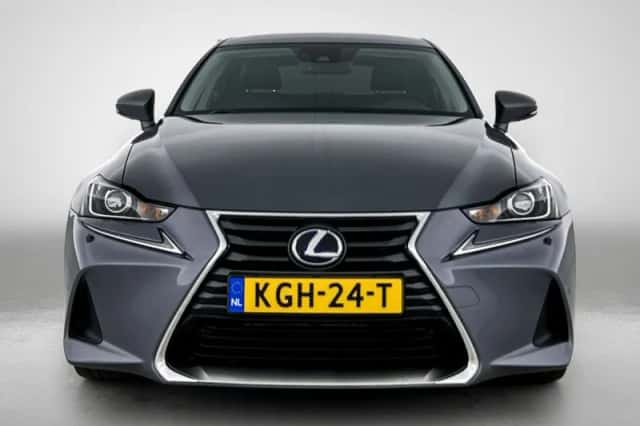 Lexus IS (2019) thumbnail 20