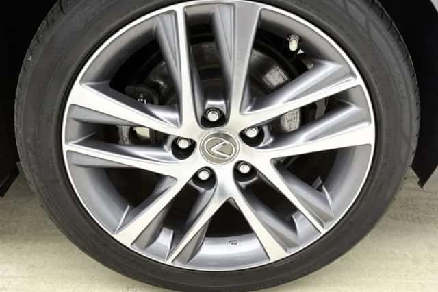 Lexus IS (2019) thumbnail 23