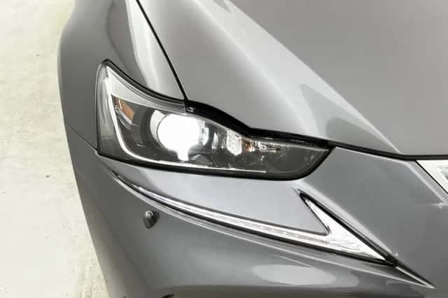 Lexus IS (2019) thumbnail 30