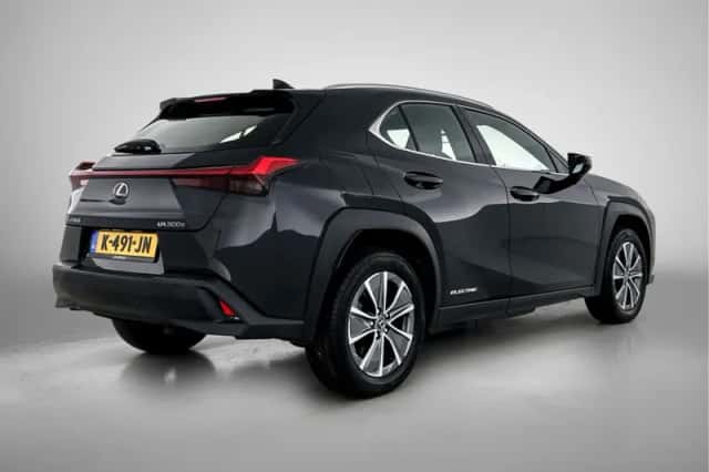 Lexus UX (2020) thumbnail 2