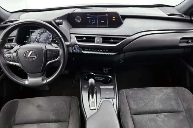 Lexus UX (2020) thumbnail 4