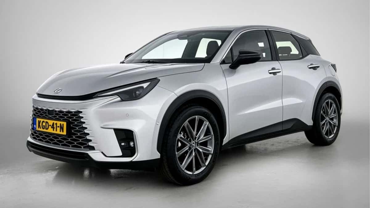 Lexus LBX (2024) — foto 1