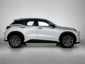 Lexus LBX (2024) thumbnail 11