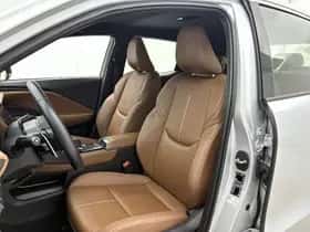 Lexus LBX (2024) thumbnail 15