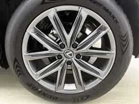 Lexus LBX (2024) thumbnail 22