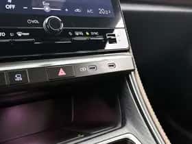 Lexus LBX (2024) thumbnail 23