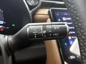 Lexus LBX (2024) thumbnail 24