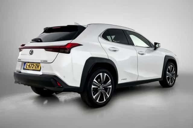 Lexus UX (2020) thumbnail 2
