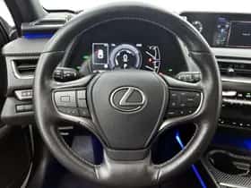 Lexus UX (2020) thumbnail 17