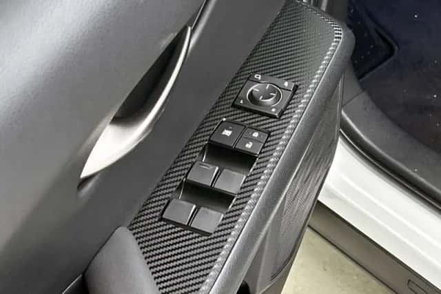 Lexus UX (2020) thumbnail 22